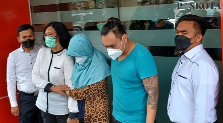 Pedangdut  Velinne Chu digelar jumpa pers di Polres Jaksel. (foto: poskota/ novriadji)