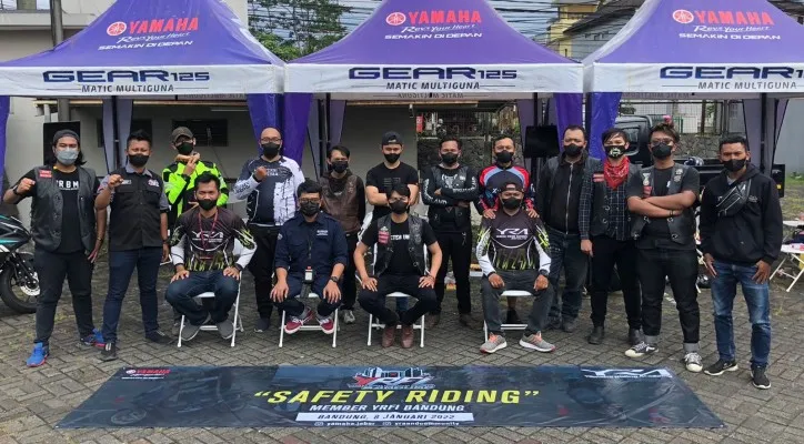 Yamaha memberikan pelatihan safety riding untuk komunitasnya. (foto: Yamaha)