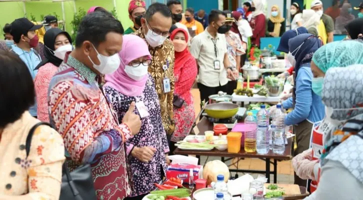 Wali Kota Jakarta Selatan Munjirin mendatangi Agro Edukasi Wisata Rangunan (AEWR), Pasar Minggu, Jakarta Selatan. (adji)