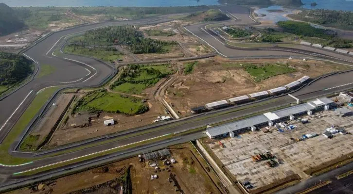 Sirkuit Jalan Raya Pertamina Mandalika dari pantauan udara. (Foto/Kemenparekraf)