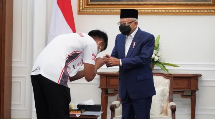 Pembalap Muda Mario Suryo Aji saat minta restu Wapres KH Ma'ruf Amin. (setwapres)