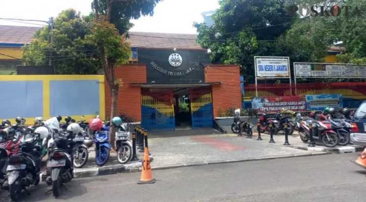 PTM di SMAN 6 Jakarta ditutup setelah ada siswanya terpapar Covid-19. (foto: poskota/novriadji)