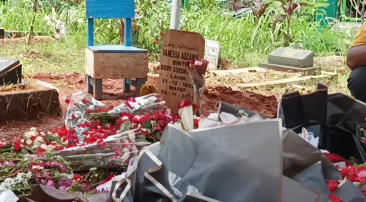 Makam Vanessa Angel dan Bibi Andriansyah. (roma)