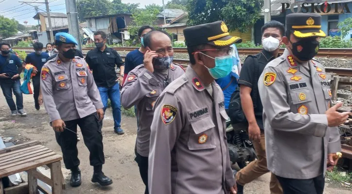 Kapolres Jaksel, Kombes Budhi Herdi Susianto. (Kanan). (foto: poskota/novriadji Wibowo)