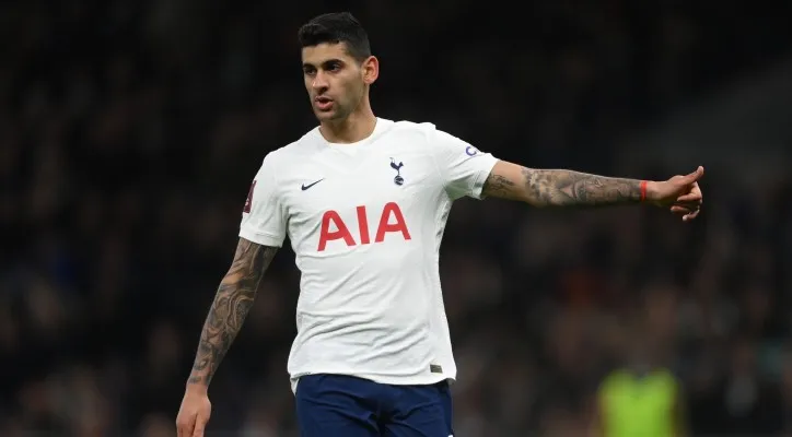 Christian Romero gagal menyamakan kedudukan untuk Tottenham Hotspur usai golnya dianulir wasit, foto : twitter @fabrizioromano