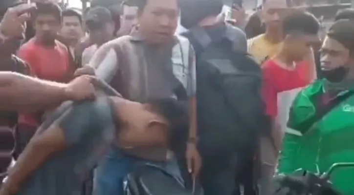 Pelaku curanmor di Cengkareng Jakbar yang tertangkap basah oleh warga. (Ist)