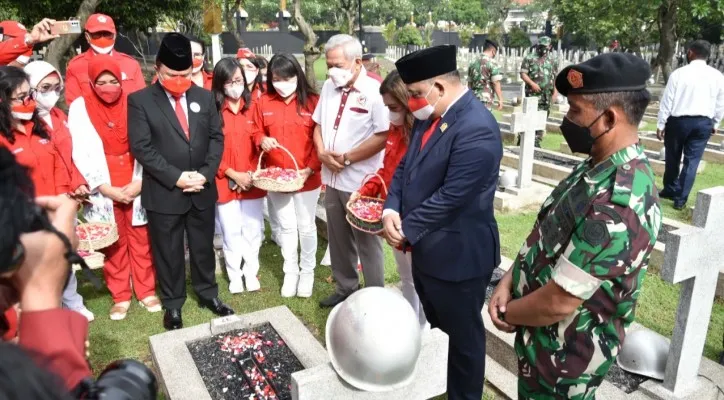 Kepala BP2MI, Benny Rhamdani menjadi Inspektur upacara Peringatan 76 Tahun Peristiwa Heroik Merah Putih. (foto: ist)