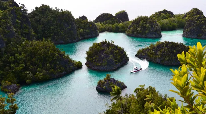 Indonesia memiliki banyak kawasan laut yang sangat indah, bahkan diakui oleh wisatawan di seluruh dunia. (Foto/Unsplash/@tandukuda)