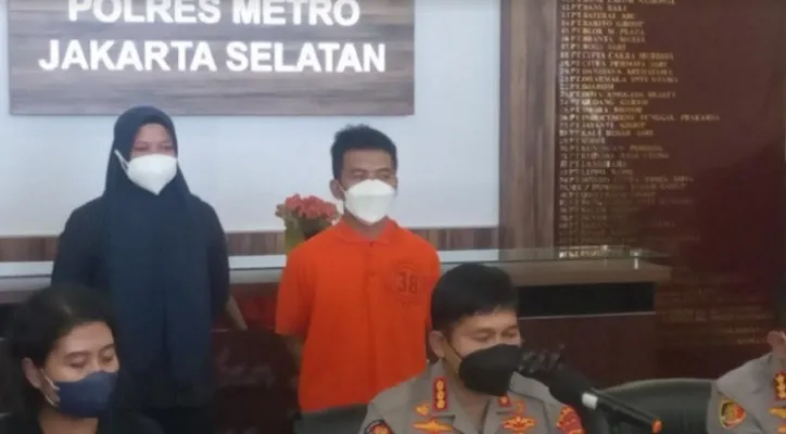 Tersangka sodomi terhadap 2 bocah laki-laki di TPU Bacang, Pasar Minggu, Jaksel. (adji)