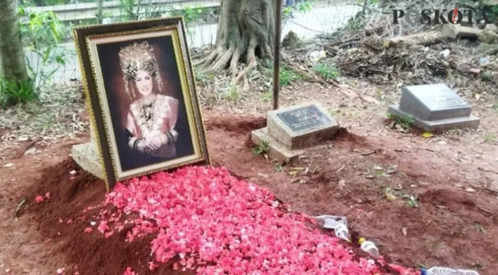 Makam artis Dorce Gamalama berada di TPU Bantar Jati, Kelurahan Setu, Jakarta Timur. (Foto: ardhi)