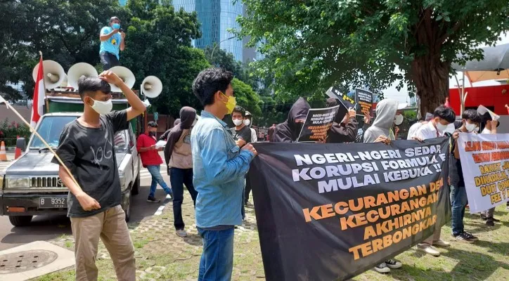 Kelompok massa tergabung dalam GASAK berunjuk rasa di depan Markas KPK, Setiabudi, Jakarta Selatan. (foto: ist)