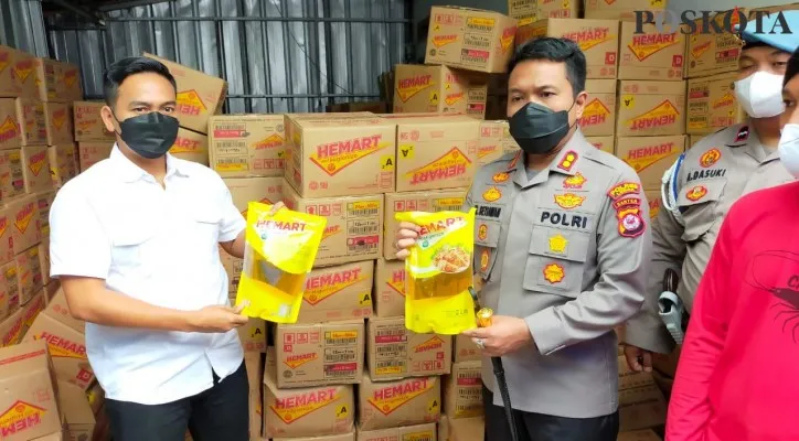 Polisi mengungkap kasus penimbunan minyak goreng di Lebak (yusuf)