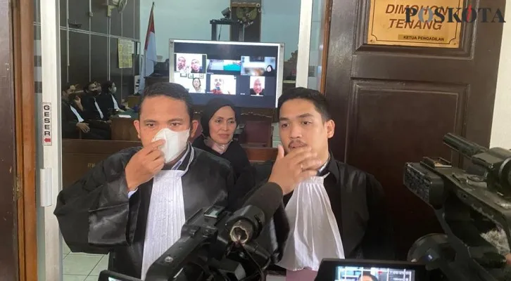 Kuasa Hukum Derry Neo, Adriel Viari Purba di Pengadilan Negeri Jakarta Selatan. (foto: poskota/ novriadji)