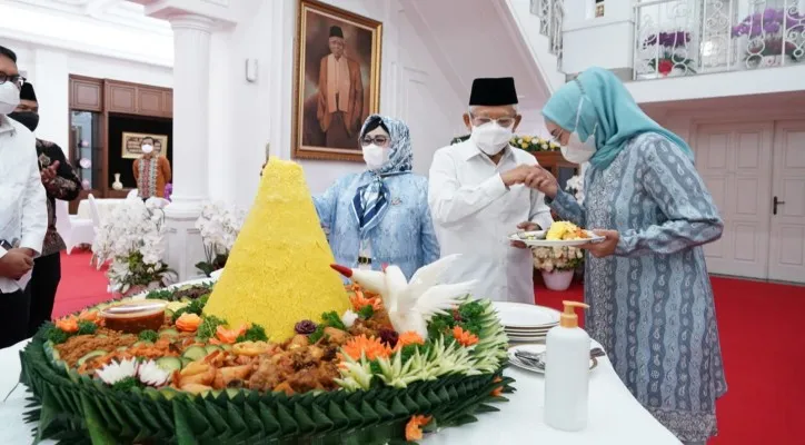 Resep Nasi Kuning Tumpeng Simple dan Pulen, Cocok Dihidangkan Saat Acara Maulid Nabi Muhammad SAW  (foto setwapres)