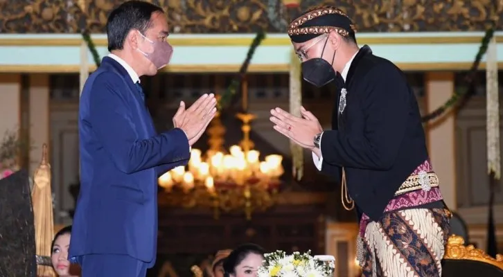 Presiden Joko Widodo menghadiri  pengukuhan Gusti Pangeran Hario (GPH) Bhre Cakrahutomo Wira Sudjiwo sebagai Kanjeng Gusti Pangeran Adipati Ario (KGPAA) Mangkunagoro X. (foto biro pers),