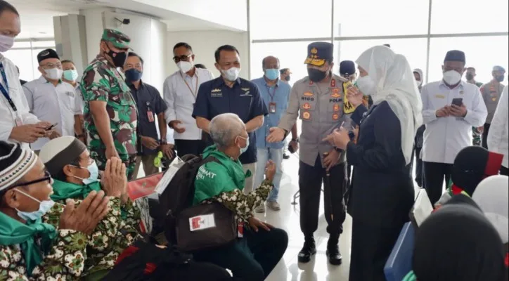 Forkopimda Jawa Timur melepas jamaah ibadah umroh dari Bandara Internasional Juanda. (ist)