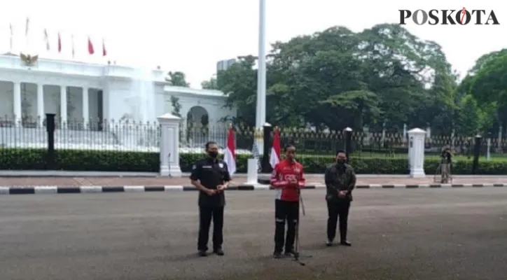 Presiden Jokowi didampingi Ketua IMI, Bambang Soesatyo dan Menteri BUMN, Erick Thohir, saat memberi penjelasan soal  MotoGP Mandalika. (Foto: Poskota/Adam)