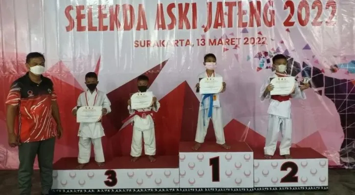 Karateka Binaan Yonif Mekanis Raider 411 Kostrad meraih juara di Ajang Pra ASKI 2022. (foto: penkostrad)