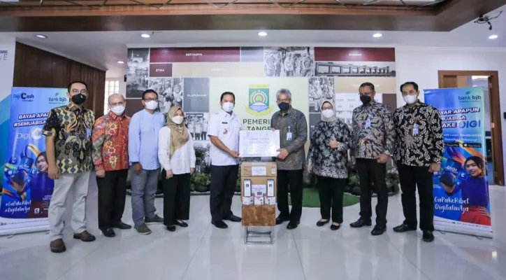 Pemkot Tangerang terima CSR Alat Kesehatan Tensi Darah & Thermogun Anak dari Bank bjb. (ist)