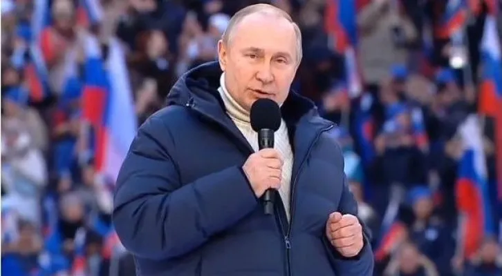 Presiden Rusia Vladimir Putin berpidato di Stadion Luzhniki, Moskow. (Foto: Twitter/tvtoront)