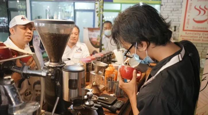 Relawan Sobat Erick menggelar Kontes Latte Art. (ist)