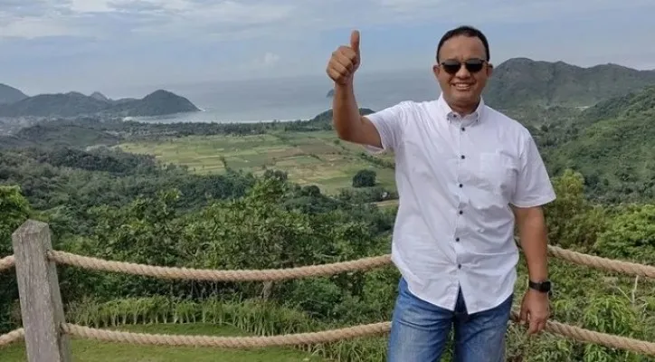 Gubernur DKI Jakarta, Anies Baswedan pamer nonton balapan MotoGP langsung ke sirkuit Mandalika. (foto: instagram @aniesbaswedan).