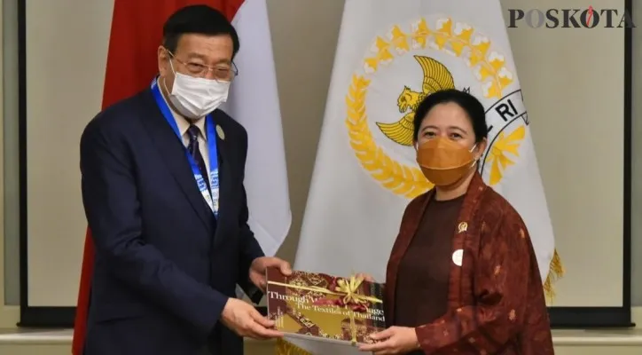 Ketua DPR Puan Maharani melakukan pertemuan bilateral dengan Ketua Senat/ Wakil Presiden Majelis Nasional Kerajaan Thailand, Prof. Pornpetch Wichitcholchai. (foto: poskota/rizal siregar)