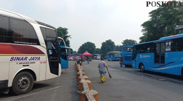 Suasana di Terminal bus Kalideres, Jakarta Barat. (foto: poskota/pandi)