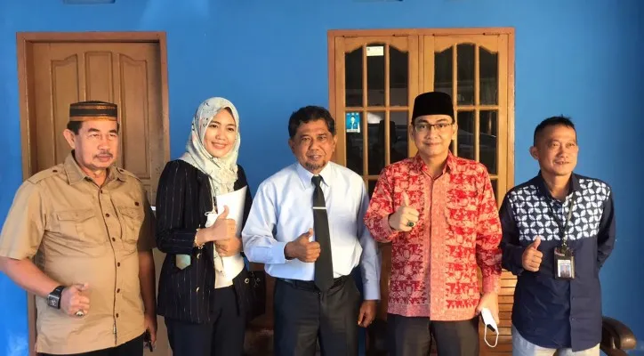 Anggota Ombudsman, Hery Susanto saat melakukan kunjungan ke rumah Plt. Bupati Penajam Paser Utama (PPU), H. Hamdam. (foto: ist)