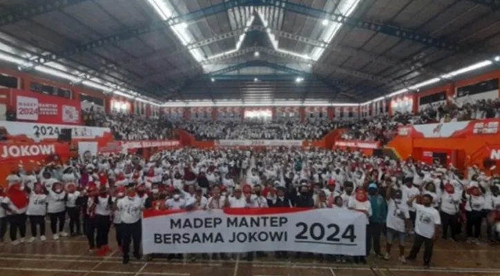 Deklarasi 20 organisasi relawan deklarasikan kebulatan tekad 'Madep Mantep 2024 Bersama Jokowi', di Banyumas, Minggu (27/3/2022). (foto: ist)