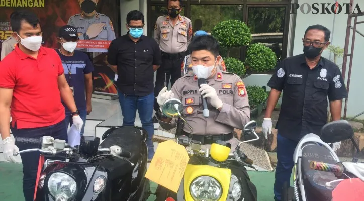 Polsek Pademangan mengungkap kasus pencurian motor, dan menghimbau warga tetap waspada. (foto: poskota/ ivan)