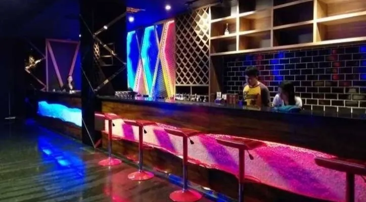 Salah satu bar dan karaoke di Jakarta (Foto: Instagram/doublesix_karaoke)