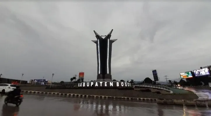 Tugu Pancakarsa terletak di Desa Sentul, Babakan Madang, Kabupaten Bogor. Kini jadi ikon baru untuk Ngabuburit. (Foto: Billy)