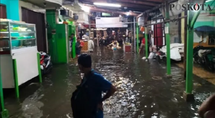  Banjir di Kampung Guji Baru, Duri Kepa, Kebon Jeruk, Jakarta Barat. (Foto: Pandi)