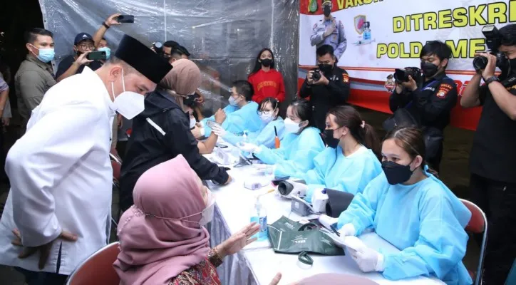 Kapolda Metro Jaya, Irjen Pol. Fadil Imran saat meninjau sentra vaksinasi di Masjid Istiqlal, Jakarta Pusat. (Ist)