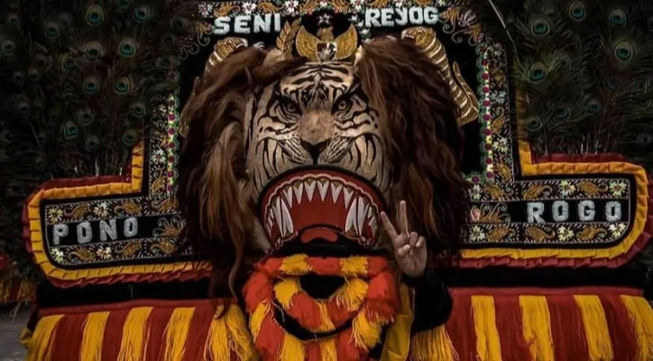 Kesenian Reog Ponorogo(sumber foto: @mengdidot/twitter)