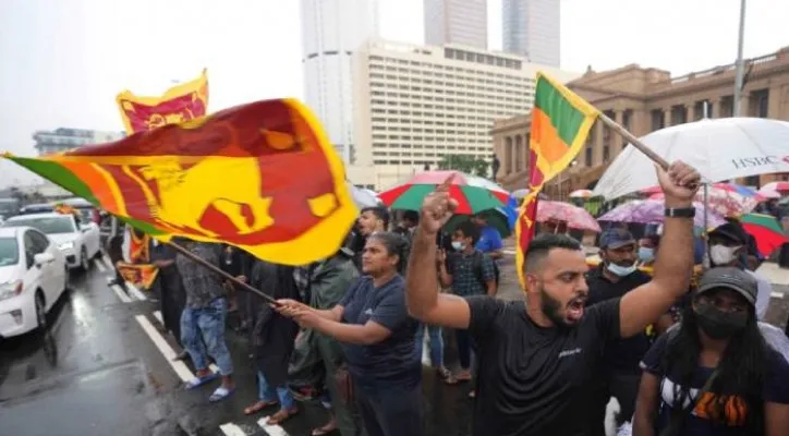 Demonstrasi warga Sri Lanka di luar kantor presiden menuntut pengunduran diri Presiden Gotabaya Rajapaksa karena krisis utang yang melilit negara itu.