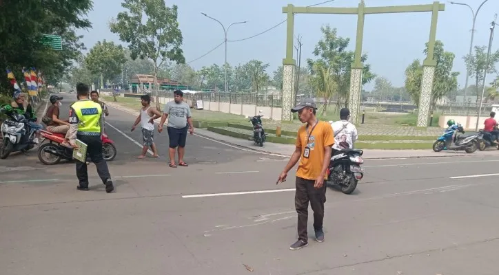 Unit Laka Lantas Polresta Tangerang saat melakukan olah TKP di lokasi kecelakaan calon polisi. (foto: ist)