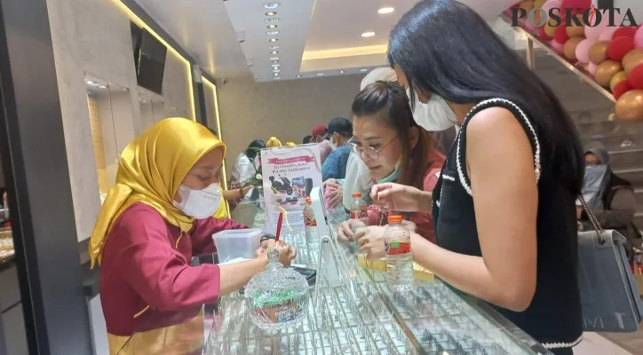 Butik emas Sinar Fajar Signature di Cengkareng Jakarta Barat. (foto: poskota/pandi)