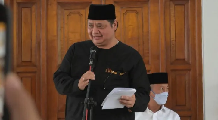 Menko) Bidang Perekonomian, Airlangga Hartarto, mendorong para santri Pondok Pesantren Suryalaya di Tasikmalaya untuk berwirausaha dan menjadi entrepreneur. (foto: ist)