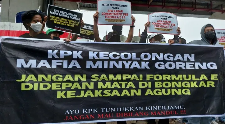 Satgas Pemburu Koruptor demo mendesak KPK usut tuntas Kasus Formula E. (foto: ist)