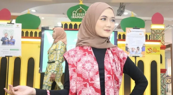 Batik ramah lingkungan asal Kampung Batik Cibuluh Bogor dipamerkan dalam Fashion Show di Mall Cibubur Junction. (foto: ist)