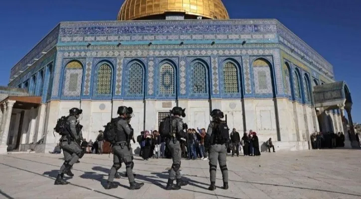 Polisi Israel kuasai di Masjid Al-Aqsa. (foto: ist)