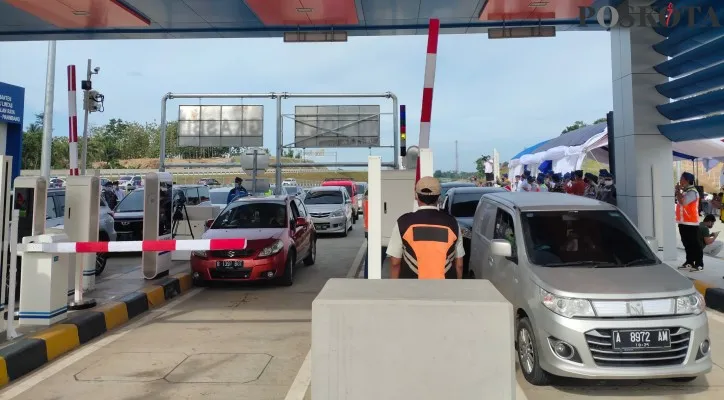 Gerbang Tol Serang-Panimbang. (foto: poskota/yusuf permana)