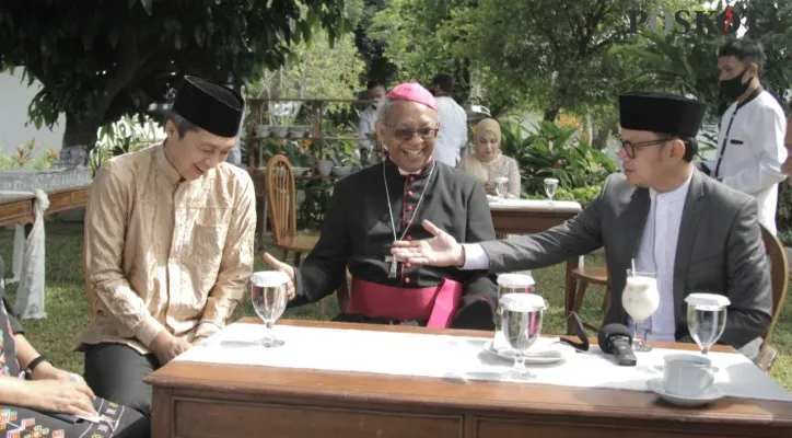 Jajaran pimpinan Pemkot Bogor bersilaturahmi dengan warga dan tokoh masyarakat, kemarin. (foto: poskota/billy adhiyaksa)