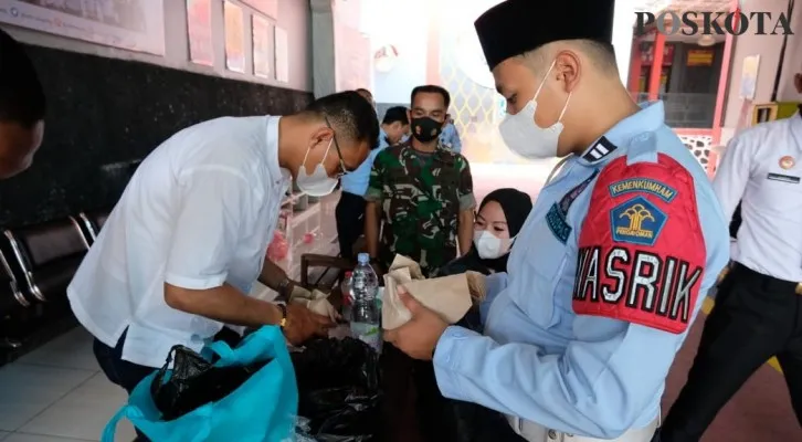 Rutan Jambe menyediakan layanan VC bagi Napi yang hendak melepas rindu dengan keluarga di hari Idulfitri. (foto: poskota/vero)