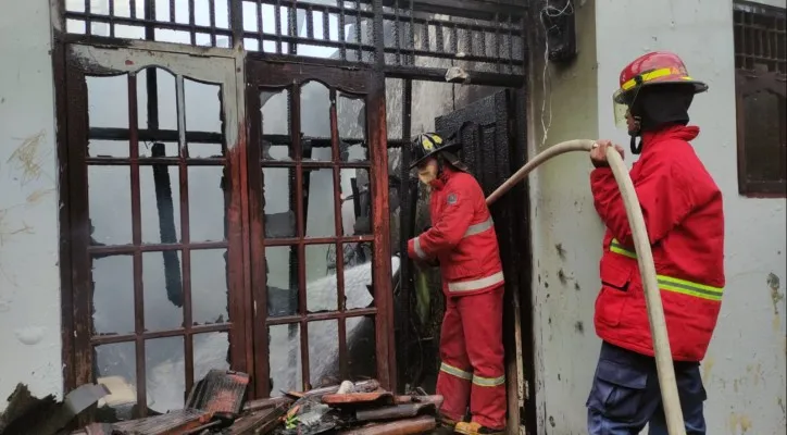 Ya Ampun! Rugi Rp60 Juta Gegara Korsleting Listrik, Rumah Warga Bekasi ...