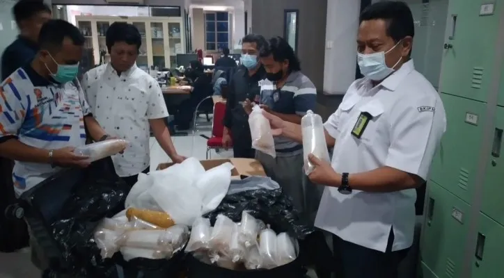 KKP dan Bea Cukai gagalkan penyelundupan benih lobster ke Singapura. (foto: ist)