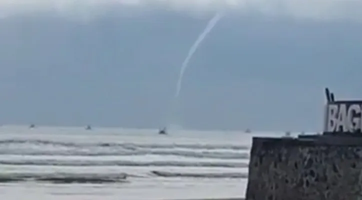 Tangkapan layar angin puting, beliung terjadi di Binuangen, Wanasallam. (ist)