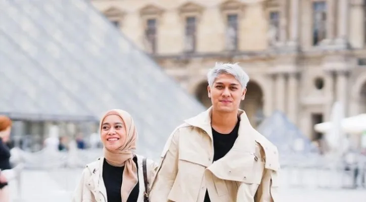 Rizky Billar dan Lesti Kejora saat liburan di Paris, Prancis. (foto: instagram/@rizkybillar)